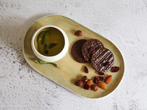 assiette-plate-en-porcelaine-céramique_artisanale Assiette artisanale ovale et plate en porcelaine Grains de CéraAssiette artisanale ovale et plate en porcelaine Grains de Céramiquemique