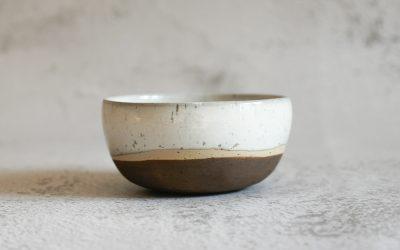 Petit rond artisanal en grès pyrité Grains de céramique apéro et sauce céramiste Lyonnaise