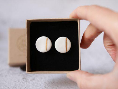 Puces d'oreilles, boucles d'oreilles porcelaine émaillée et plaqué or, fines et délicates